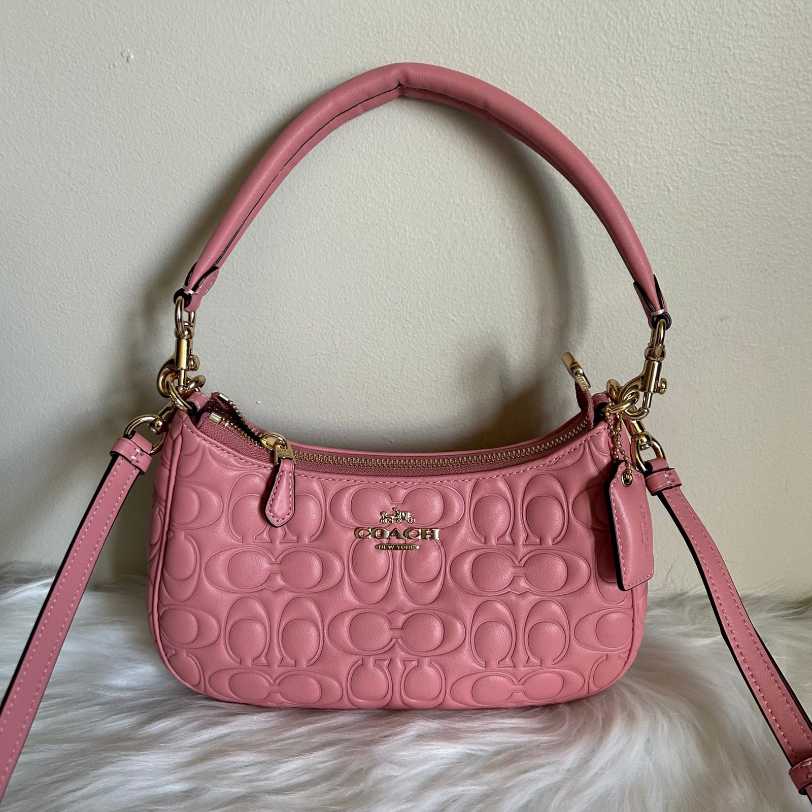 Coach Teri Pink Signature Leather Shoulder Bag Excellent